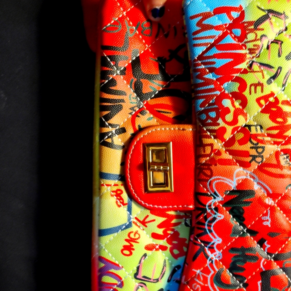 🪷💜🩷 beautiful graffiti purse🩷💜🪷